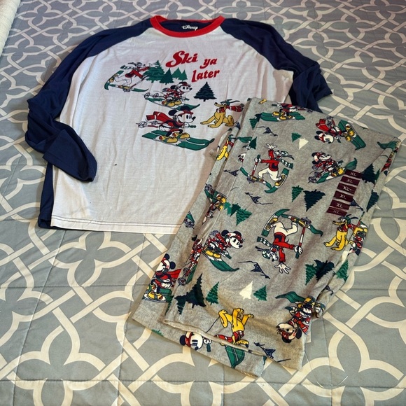 Disney Christmas Pajamas Unisex Adult Ski You Later Top & Bottom Set NWT Size XL - Picture 2 of 7